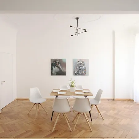Apartment Modern In Historic