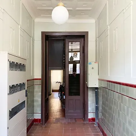 Modern In Historic Apartment *
